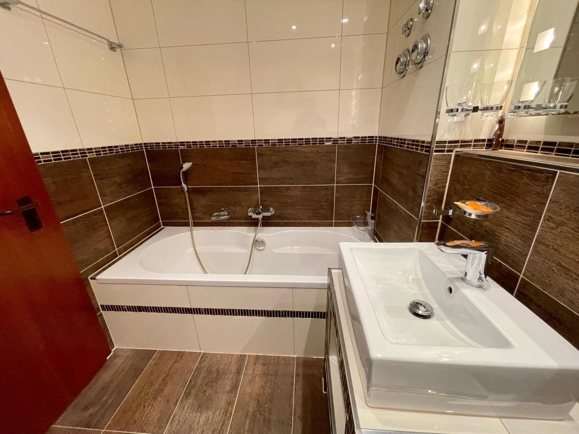 Wunderschoenes 2 Zimmer Apartment Zentrum Goldstadt Пфорцхайм Екстериор снимка