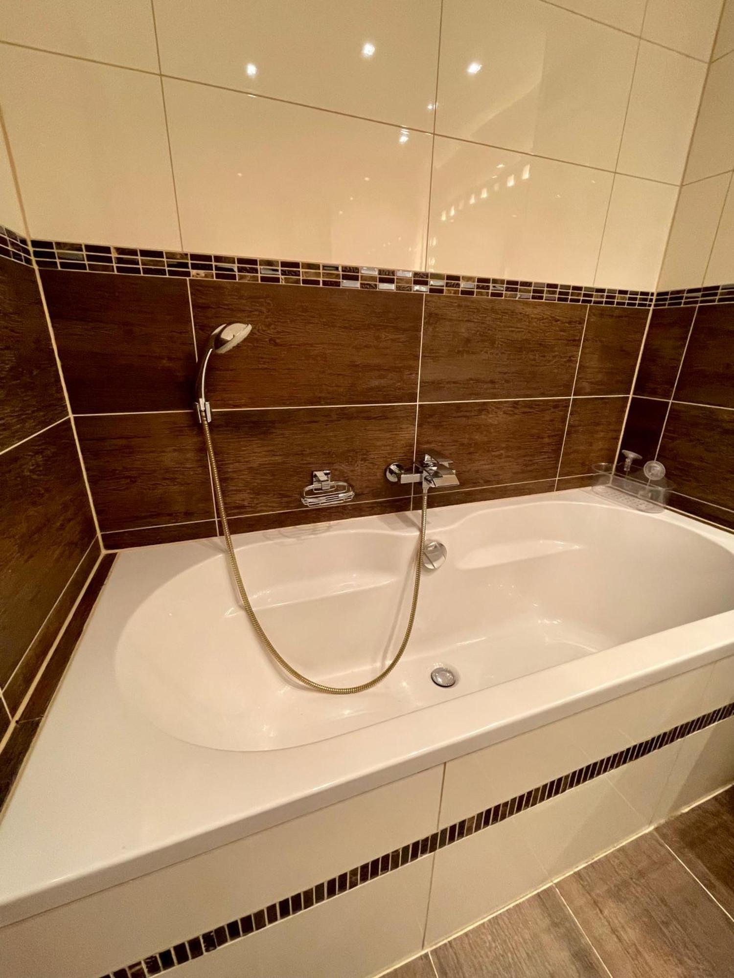 Wunderschoenes 2 Zimmer Apartment Zentrum Goldstadt Пфорцхайм Екстериор снимка