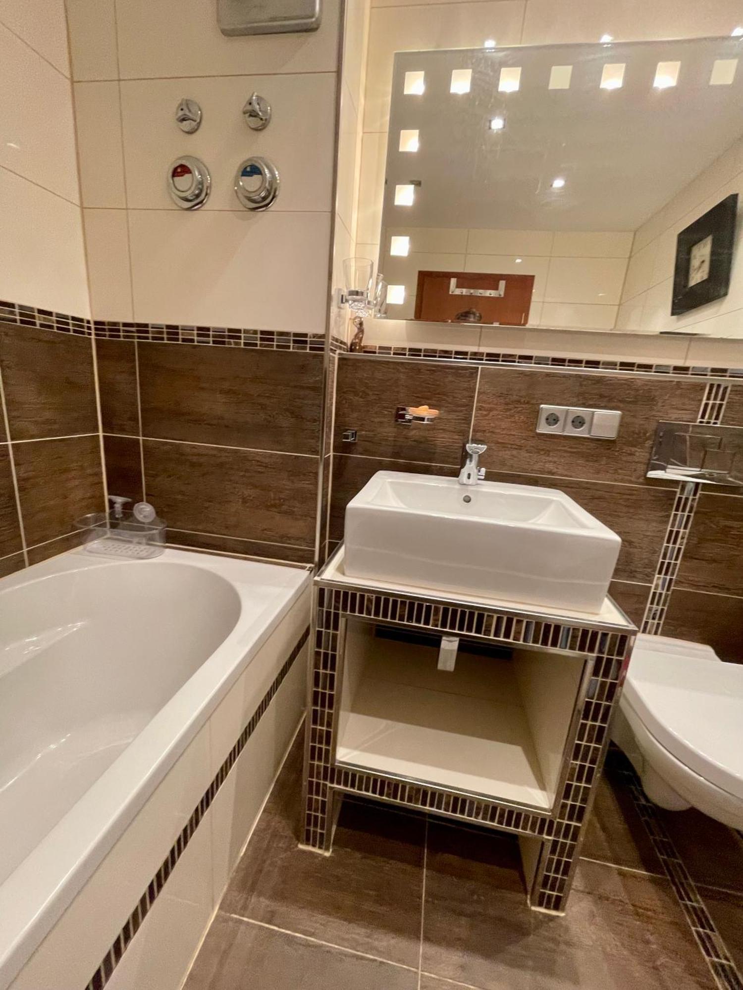 Wunderschoenes 2 Zimmer Apartment Zentrum Goldstadt Пфорцхайм Екстериор снимка