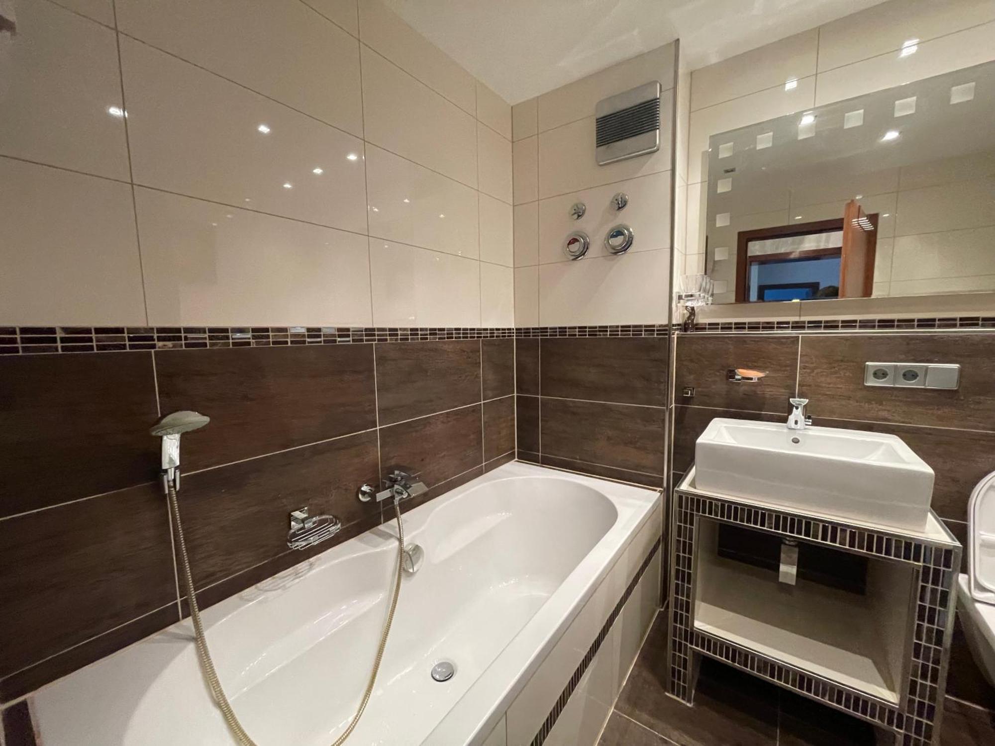 Wunderschoenes 2 Zimmer Apartment Zentrum Goldstadt Пфорцхайм Екстериор снимка